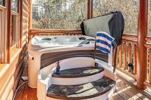 Interior - Daybreak by Avantstay Sleeps 18 Cabin + Pool/spa (Sevierville)