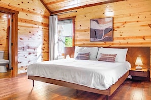 House (Multiple Bedrooms) | 8 bedrooms - Daybreak by Avantstay Sleeps 18 Cabin + Pool/spa (Sevierville)