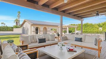 House (5 Bedrooms) | Interior