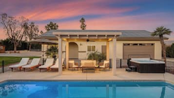 House (5 Bedrooms) | Interior