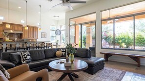 House (4 Bedrooms) | Interior
