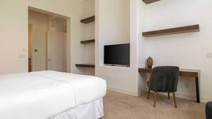 House (4 Bedrooms)