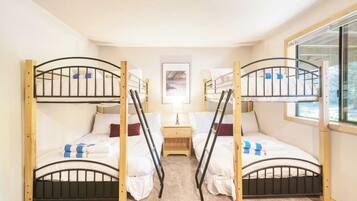 4 bedrooms, iron/ironing board, bed sheets