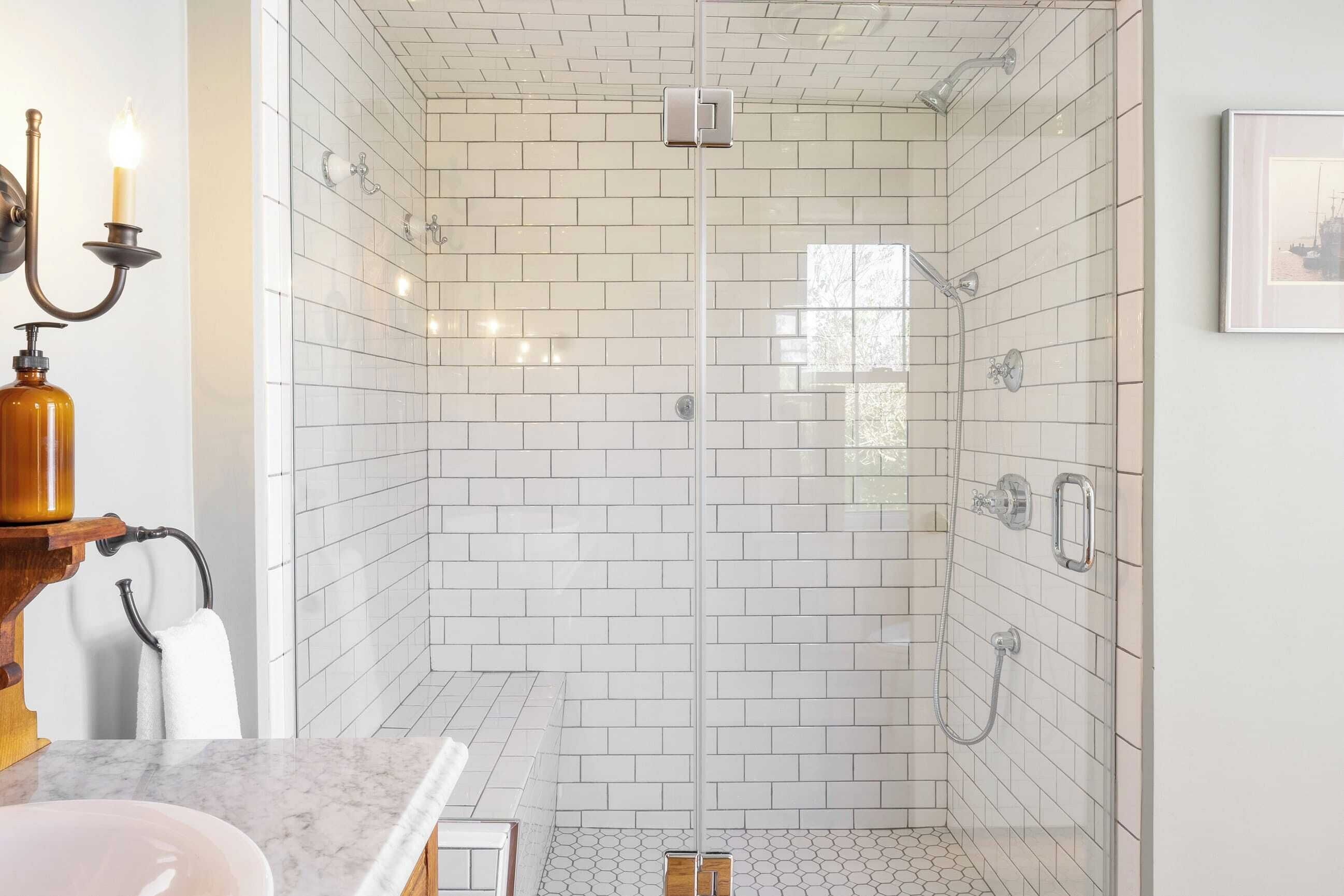 House (5 Bedrooms) | Bathroom | Soap, shampoo, toilet paper