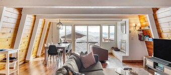 Chickadee by Avantstay Modern A-frame Cabin