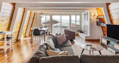 Chickadee by Avantstay Modern A-frame Cabin