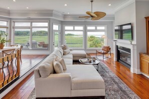 House (6 Bedrooms) | Interior - Beachwalk by Avantstay Hilton Head Oasis Steps From Singleton Beach (Hilton Head Island)