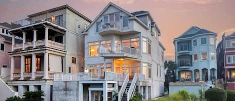 House (6 Bedrooms) | Front of property