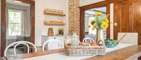 House (5 Bedrooms) | Interior