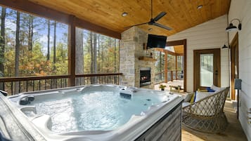 Indoor spa tub