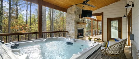 Indoor spa tub