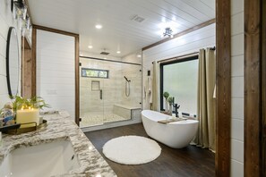 Badekar, hårtørrer, håndklæder