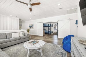 Casa (Multiple Bedrooms) | Interior