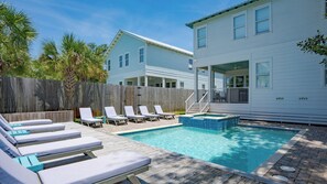 Front of property - Clear Sky by Avantstay Sleeps 20 5 Min Walk to the Beach (Destin)