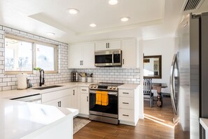 하우스, 침대(여러 개), 수영장 이용, 산 전망 | 전용 주방 | 냉장고, 전자레인지, 오븐, 쿡탑