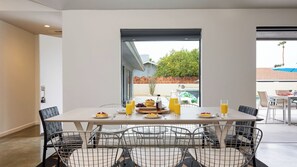Interior - 2 Modern Villas On the Golf Course Putting Green, Pool, Hot Tub Sleeps 22 (La Quinta)