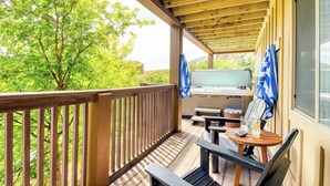 A wooden deck with outdoor seating, a barbecue grill, and a hot tub. - Lucky Bill by Avantstay Lake Views, 15mins to Park City Mtn (Heber City)