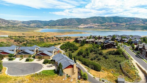 Lucky Bill by Avantstay Lake Views, 15mins to Park City Mtn