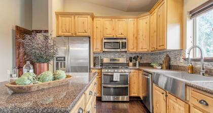 Lucky Bill by Avantstay Lake Views, 15mins to Park City Mtn