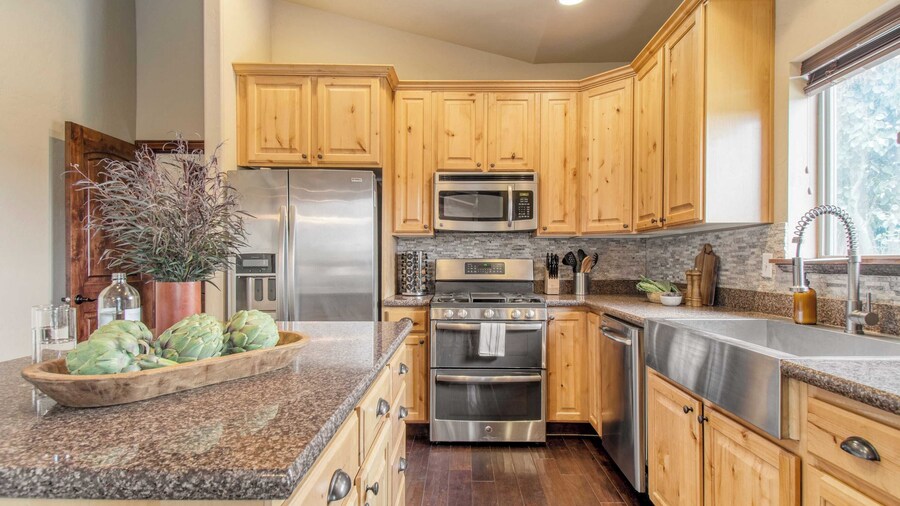 Lucky Bill by Avantstay Lake Views, 15mins to Park City Mtn
