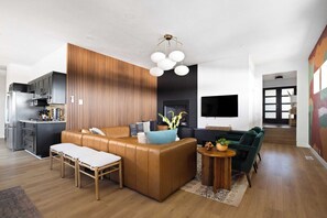 House (5 Bedrooms) | Interior