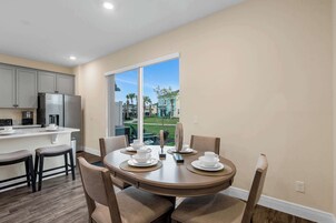 타운홈, 침대(여러 개), 파티오, 정원 전망 (Caribbean Dreamin) | 다이닝