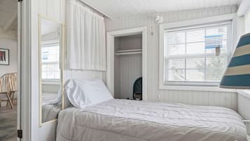 House, Multiple Beds, Kitchen, Garden View (Cozy Gem) | 2 bedrooms, individually decorated, individually furnished