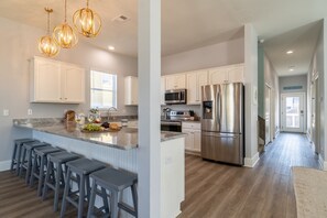 Interior - Tidepool by Avantstay 2min Walk to Miramar Beach! (Miramar Beach)