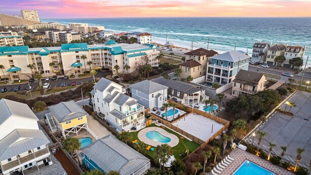 A coastal resort with multiple buildings, a swimming pool, and a view of the ocean. - Tidepool by Avantstay 2min Walk to Miramar Beach! (Miramar Beach)