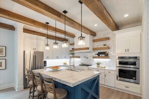 Interior - Dory by Avantstay Walk to the Beach, Luxe Home (Hilton Head Island)