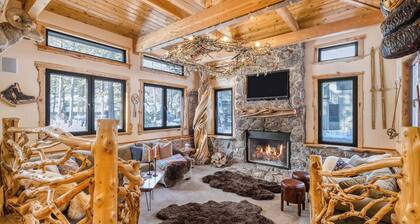 Base Camp by Avantstay Magical Cabin w/ Sauna, Hot Tub & Close to Snow & Golf