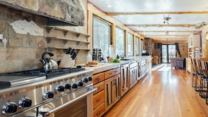Interior - Base Camp by Avantstay Magical Cabin w/ Sauna, Hot Tub & Close to Snow & Golf (Bend)