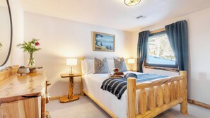 House (4 Bedrooms) | Interior - Base Camp by Avantstay Magical Cabin w/ Sauna, Hot Tub & Close to Snow & Golf (Bend)