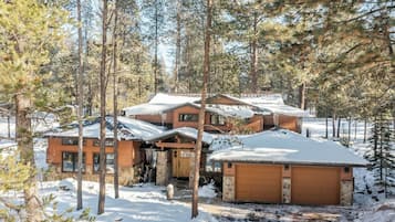 House (4 Bedrooms) | Front of property