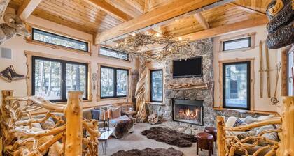 Base Camp by Avantstay Magical Cabin w/ Sauna, Hot Tub & Close to Snow & Golf