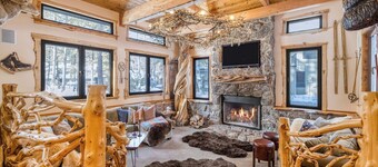 Base Camp by Avantstay Magical Cabin w/ Sauna, Hot Tub & Close to Snow & Golf