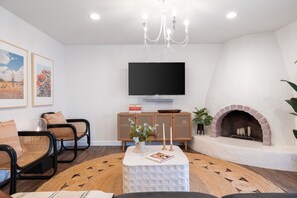 Interior - Bright Eyes by Avantstay Chic Boho Retreat, Pool (Scottsdale)