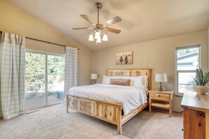 House (4 Bedrooms) | Interior - Hot Tub, Air Hockey, Foosball, Deck Lounge Near Sunriver & Mt. Bachelor Skiing (Bend)