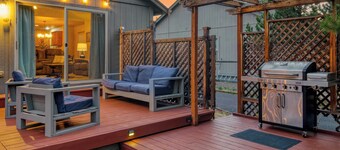 Hot Tub, Air Hockey, Foosball, Deck Lounge Near Sunriver & Mt. Bachelor Skiing