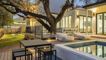 House (6 Bedrooms) | Interior