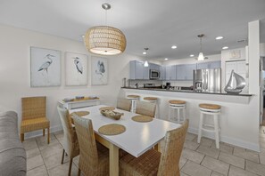 Dining - Oceanfront 3rd Floor Condo in Wild Dunes Resort w/ Community Pool! Great Views! (Isle Of Palms)