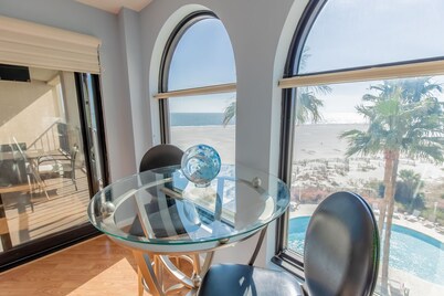 Oceanfront Condo in Wild Dunes! Community Pool! Great View Looking at Beach!