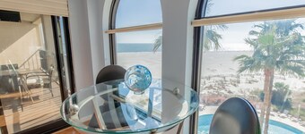 Oceanfront Condo in Wild Dunes! Community Pool! Great View Looking at Beach!