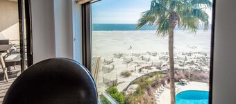 Oceanfront Condo in Wild Dunes! Community Pool! Great View Looking at Beach!