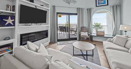 Oceanfront Top Floor Villa, Large Balcony, & Community Pool in Wild Dunes!
