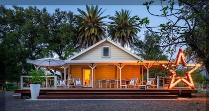 Cozy Historical Guesthouse in Anderson Valley Vineyards