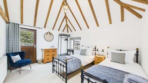 2 slaapkamers, een strijkplank/strijkijzer, reisbedje, gratis wifi