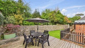 Outdoor dining - The Cote, Little Upton Farm (Ashey)
