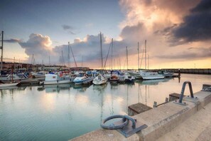 Marina - The Cote, Little Upton Farm (Ashey)