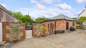 Exterior - The Cote, Little Upton Farm (Ashey)